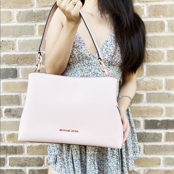 Michael Kors Handbags - SALE‼️‼️👜💕- NWT Michael Kors Large Purse